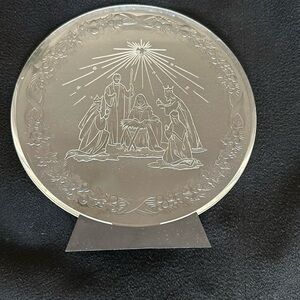 Vintage heirloom quality, Nativity curio by Comar industries plastic with base.